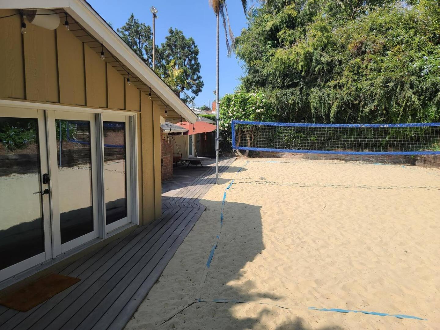 Holiday home Westside Retreat W Yard, Grill, Hot Tub, Near Sofi Stadium, Lax, And The Los Angeles