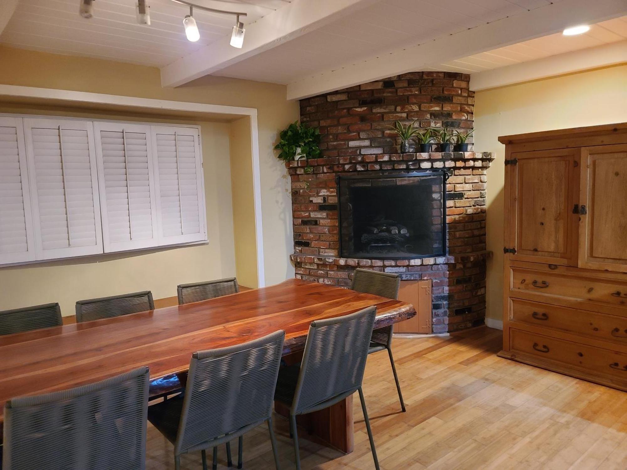 Holiday home Westside Retreat W Yard, Grill, Hot Tub, Near Sofi Stadium, Lax, And The *